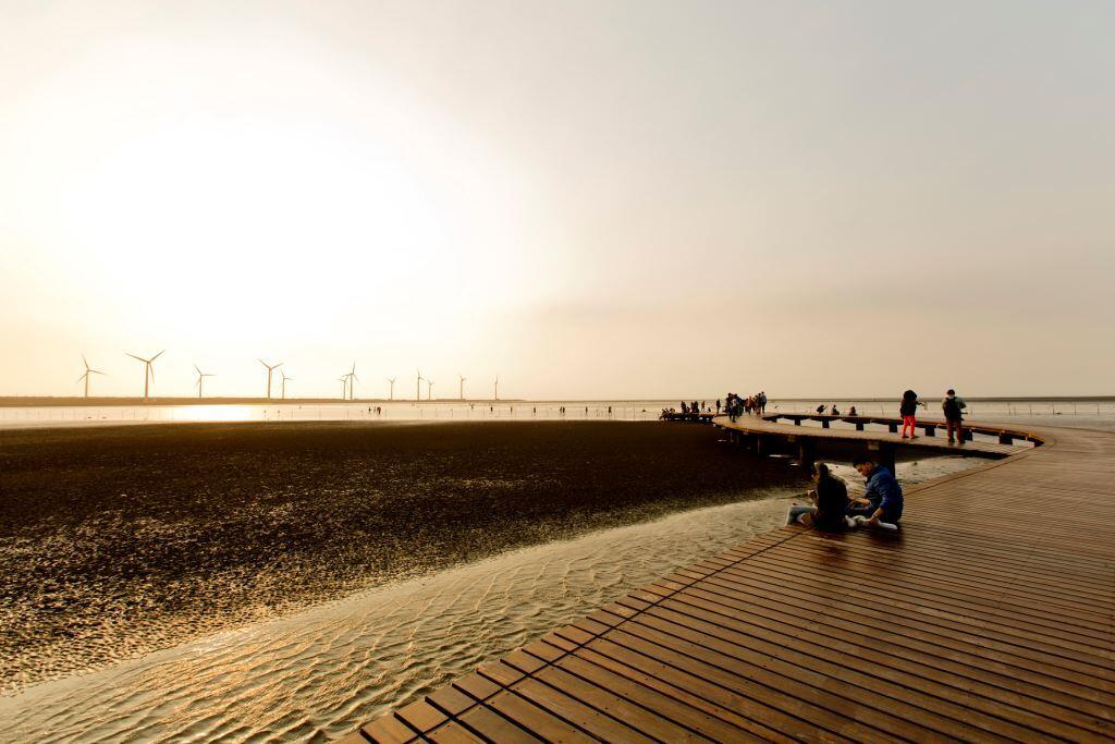 Taichung to Gaomei Wetlands Half-Day Trip